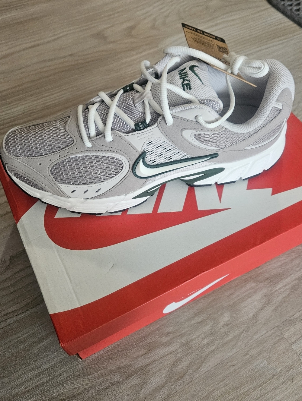 Nike White & Dark Green Mesh Running Sneakers